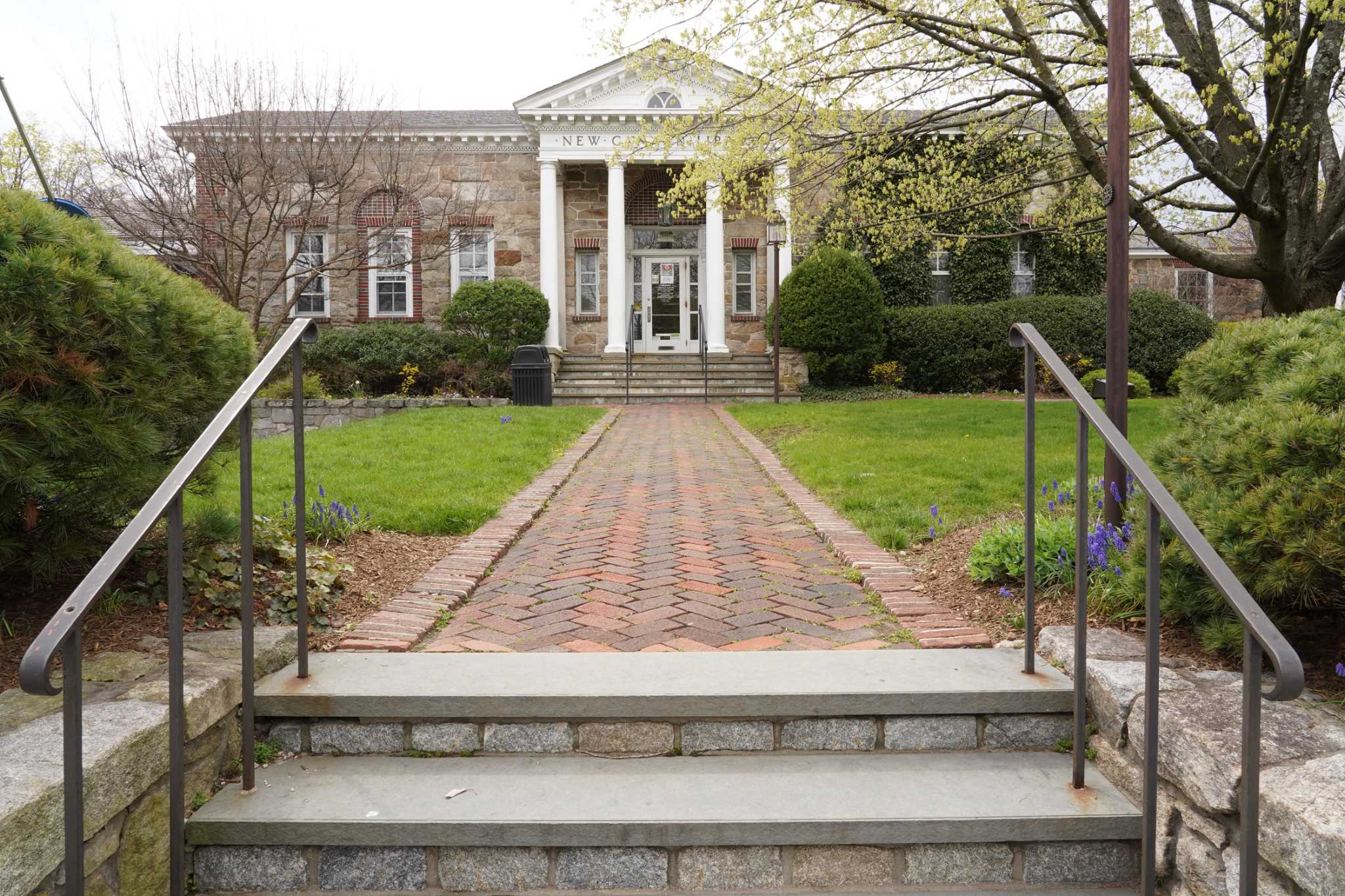 Moynihan backs 1913 library preservation: "Anything is possible in New Canaan" - Vimarsana News