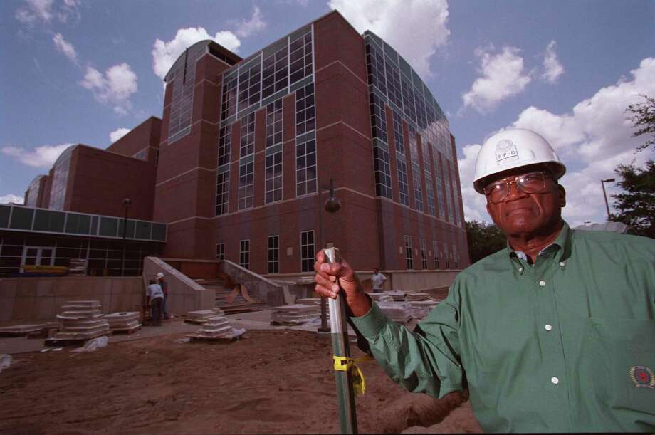 Charles Hines, president of Prairie View A&amp;M University, in front of the university’s new science building Tuesday, June 27, 2000. Photo: D. Fahlson, Staff File Photo / Houston Chronicle