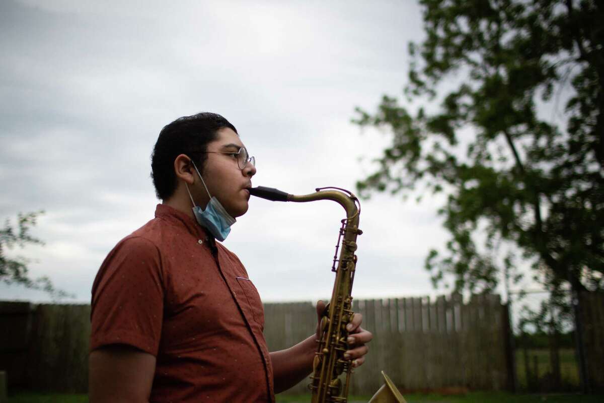 A Texas teen is one of the world's youngest COVID double lung