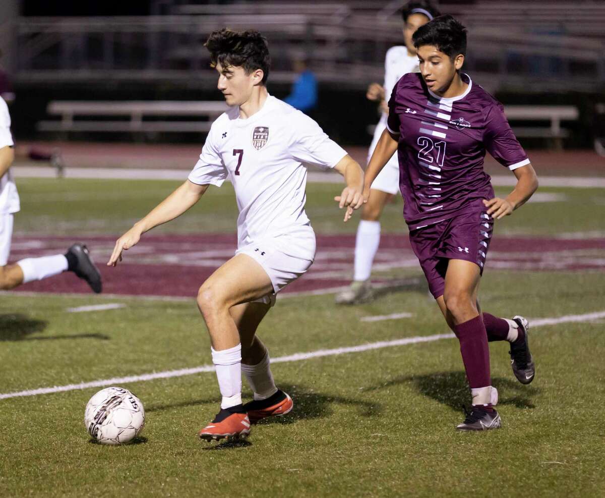 Ernie Mendoza of Magnolia (21), pictured during the 2020 season, was named the 2021 Co-Offensive MVP in District 19-5A.