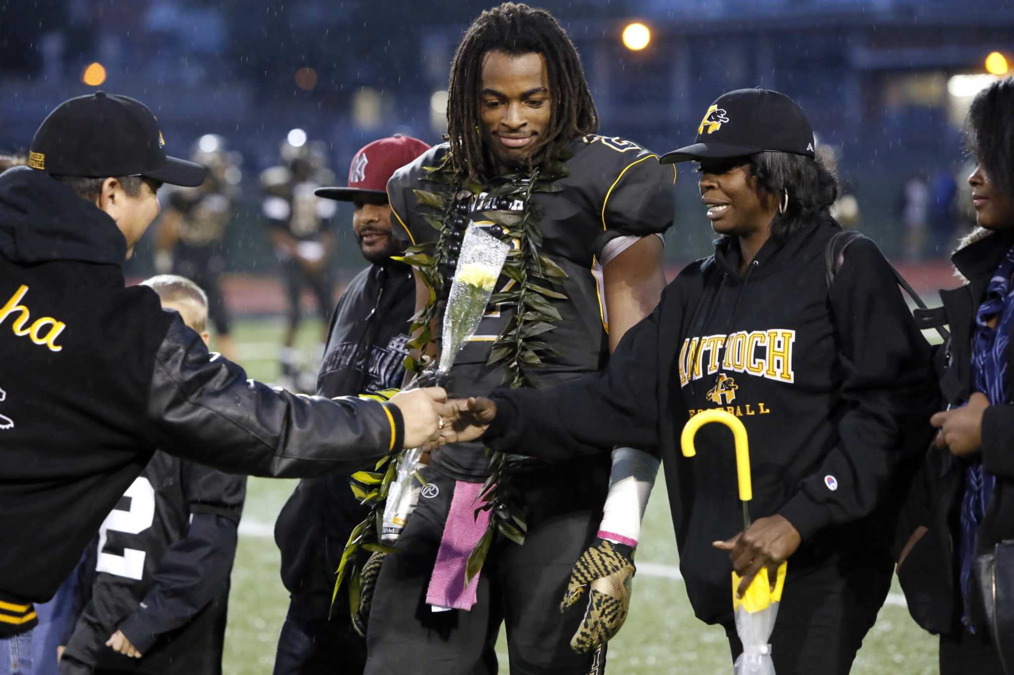 Steelers NFL Pick Najee Harris Sponsored Draft Party at Homeless Shelter  Where He Once Lived