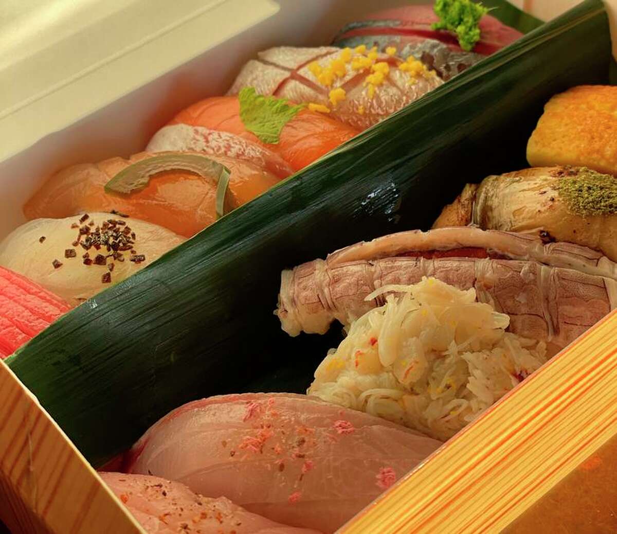 寿司沙龙(Sushi Salon)的外卖料理，这是由宇津前员工野中佐二(Joji Nonaka)和大泽安娜(Anna Osawa)开的快闪店。
