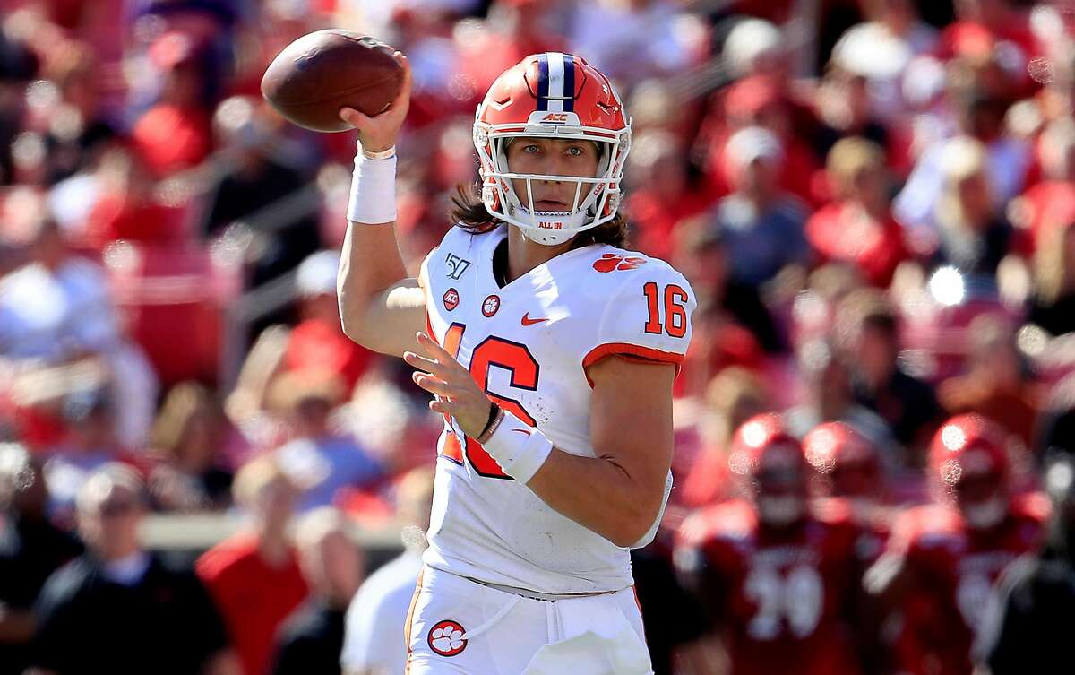 Trevor Lawrence (16) of the Clemson Tigers throws a touchdown pass against the Louisville Cardinals on October 19, 2019 at Cardinal Stadium in Louisville, Kentucky. (Andy Lyons/Getty Images/TNS)