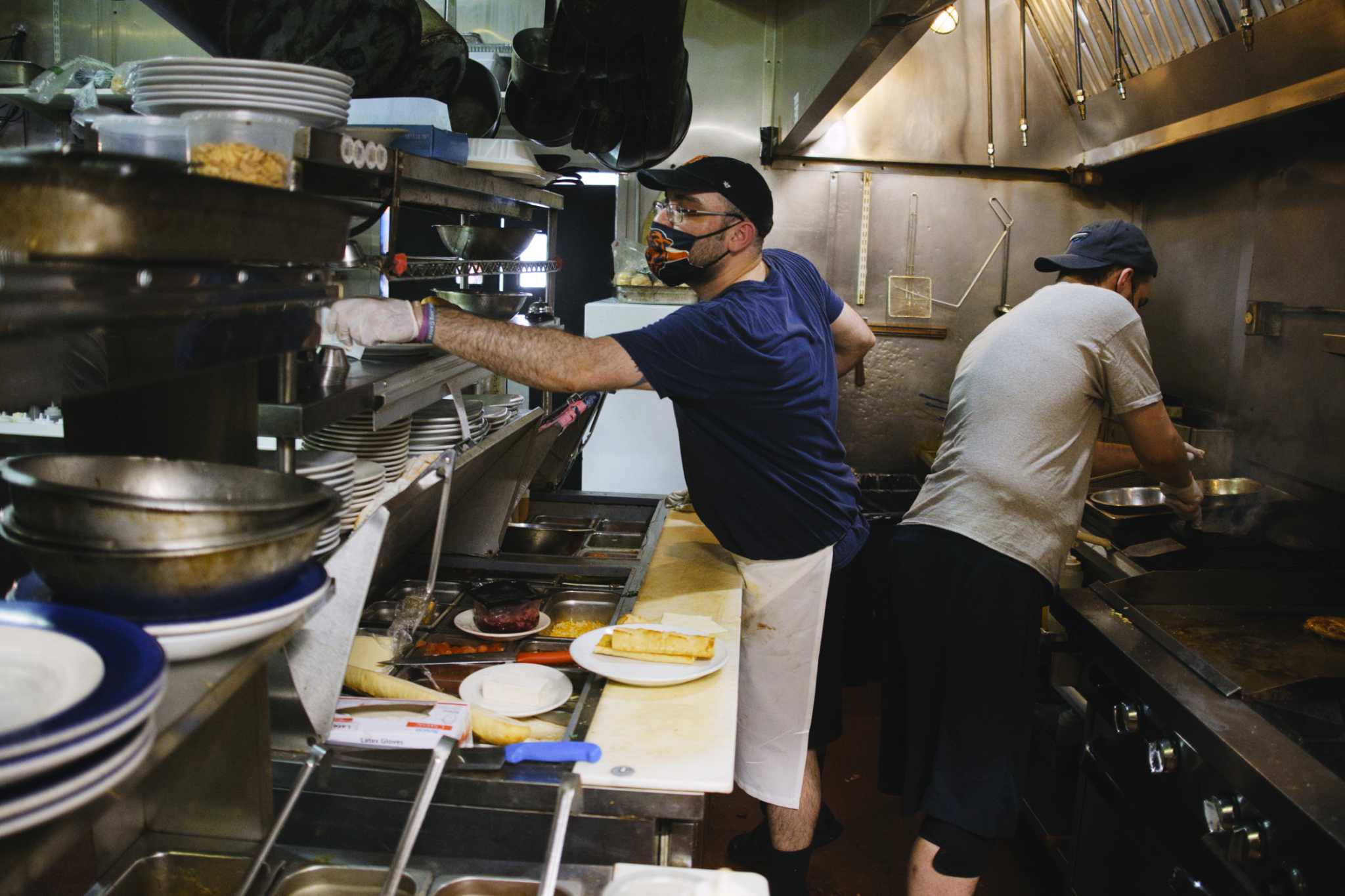 Diners are returning, but restaurants face dire hiring climate - Vimarsana News