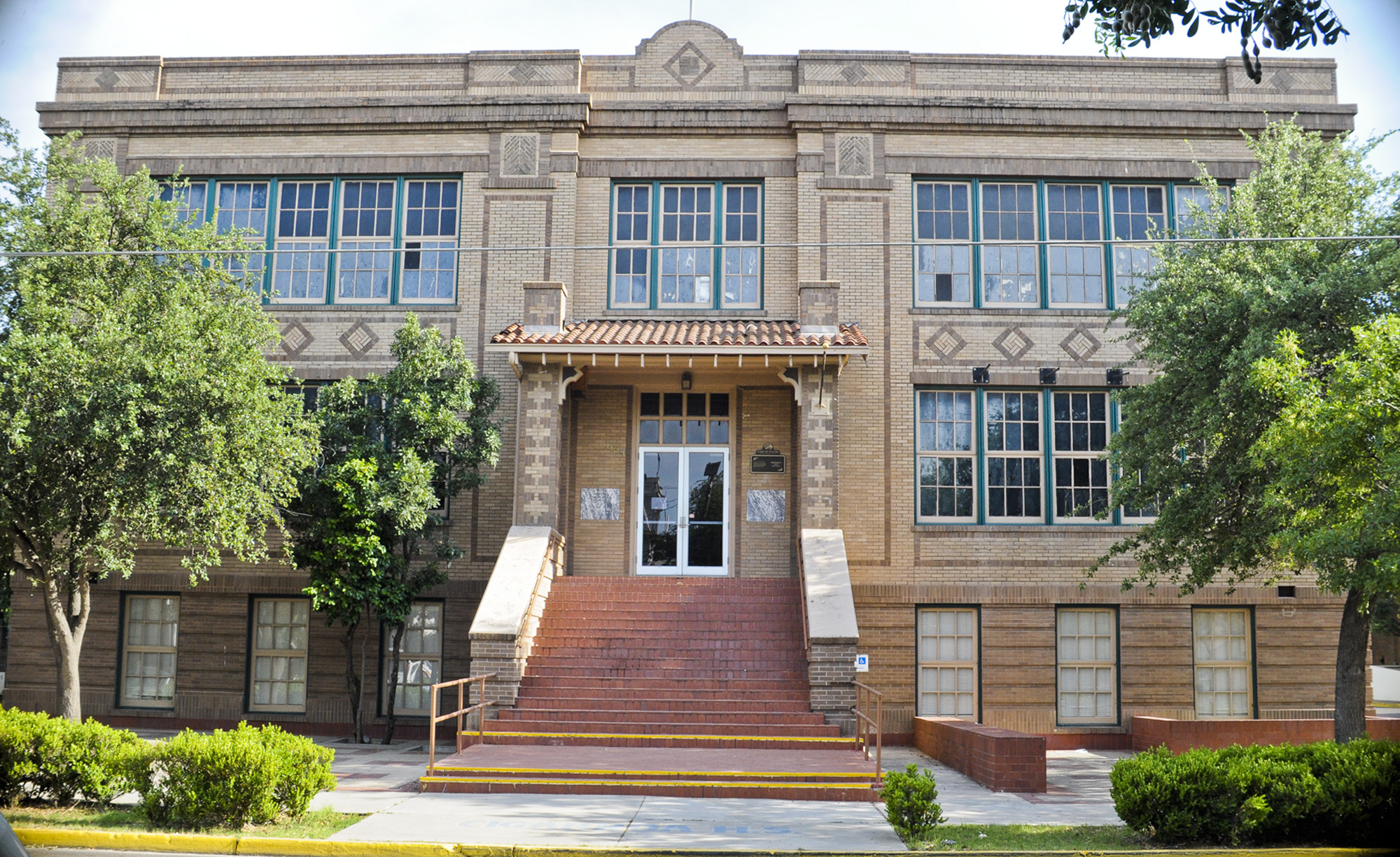Laredo ISD debating sale of former VMT buildings in downtown Laredo - Vimarsana News