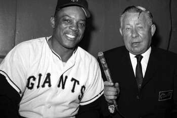 So long, pal'; Willie Mays bids farewell to Vin Scully