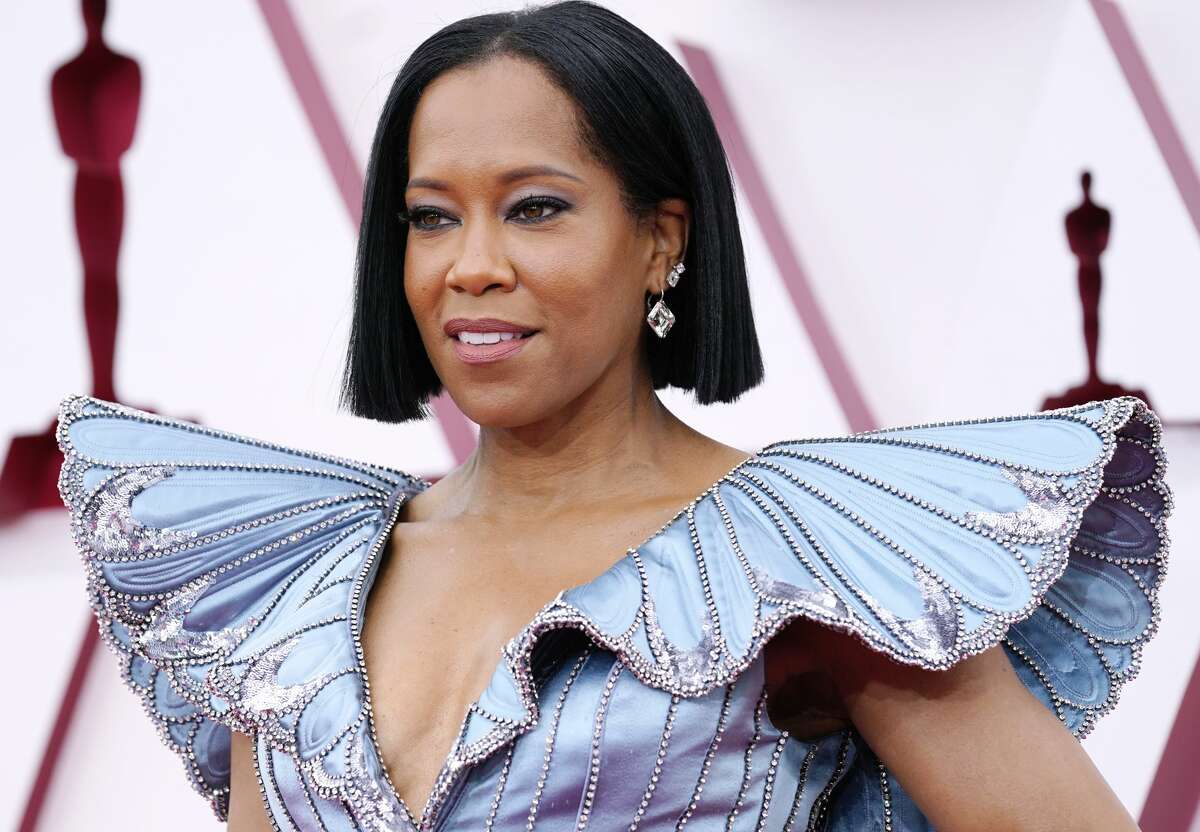 The 2021 Academy Awards have an actual red carpet again, here are all