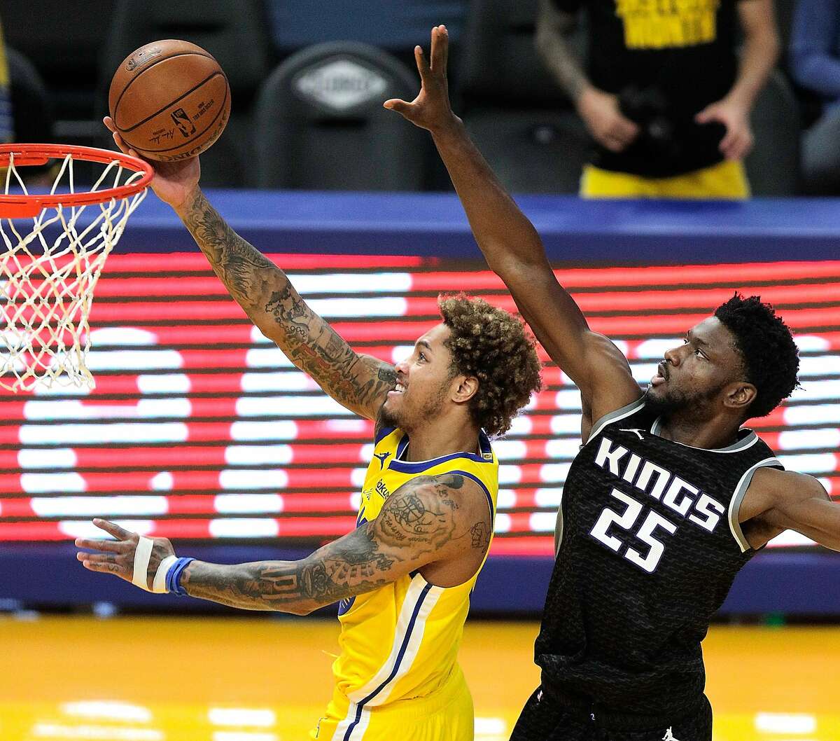 The Warriors’ Kelly Oubre Jr. drives past Sacramento’s Chimezie Metu for a layup attempt during the first half at Chase Center.