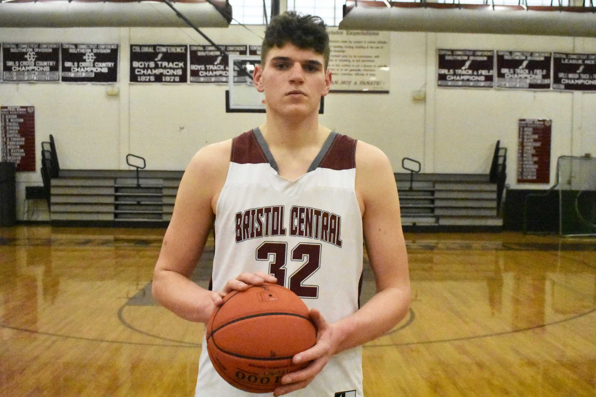 UConn among Bristol Central 7footer Donovan Clingan's final eight