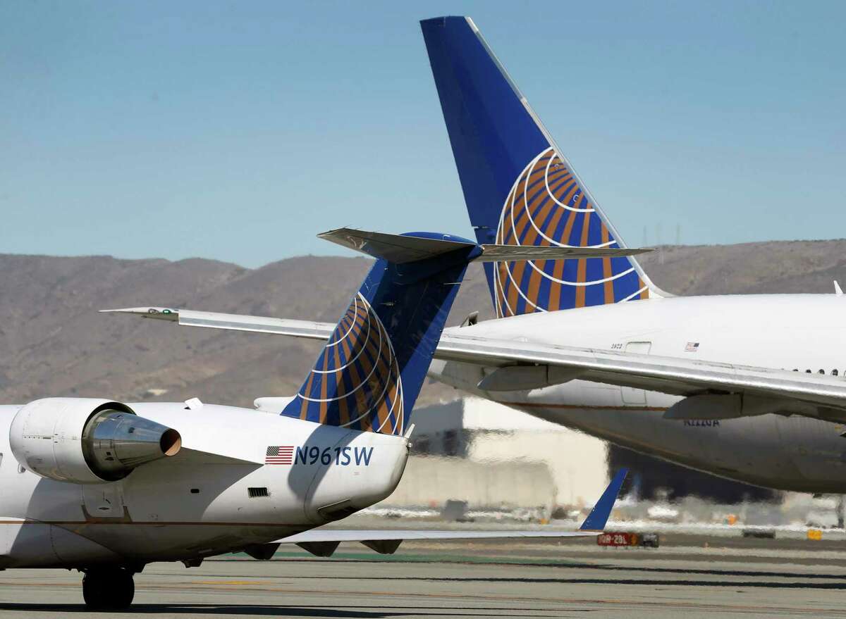 United Airlines planes pass each other at SFO in San Francisco, Calif.