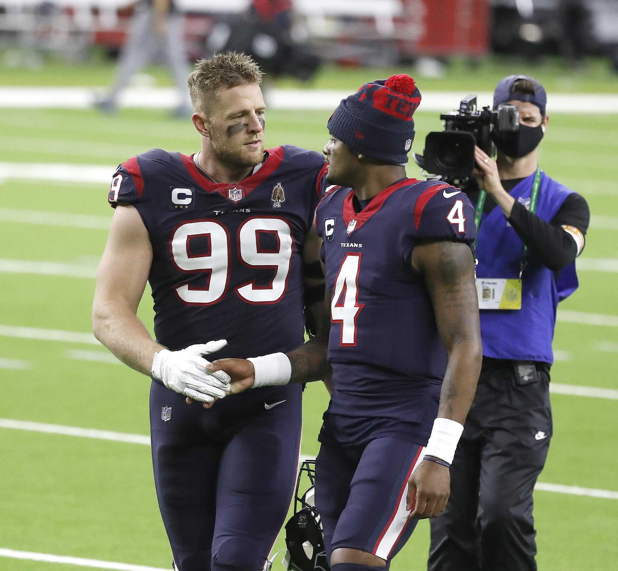 JJ Watt receives emotional standing ovation after final NFL game