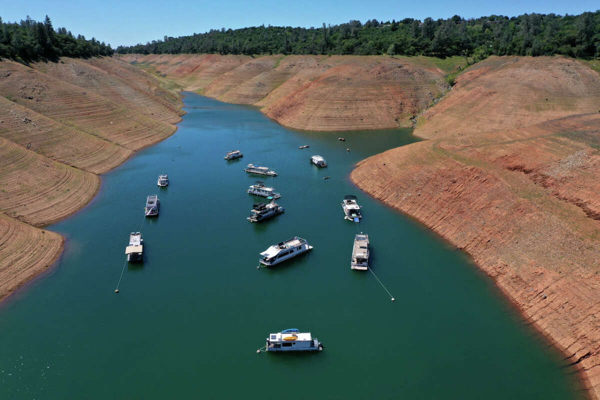 Dramatic photos show California's waterstarved Lake Oroville