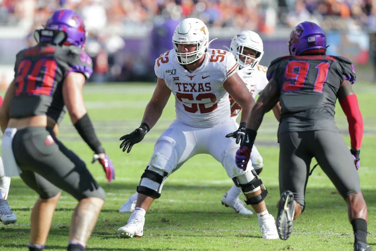FORT WORTH, TX - OCTOBER 26: Texas Longhorns offensive tackle Samuel Cosmi (#52) blocks during the Big 12 conference college football game between the Texas Longhorns and TCU Horned Frogs at Amon G. Carter Stadium in Fort Worth, TX. (Photo by Matthew Visinsky/Icon Sportswire via Getty Images)