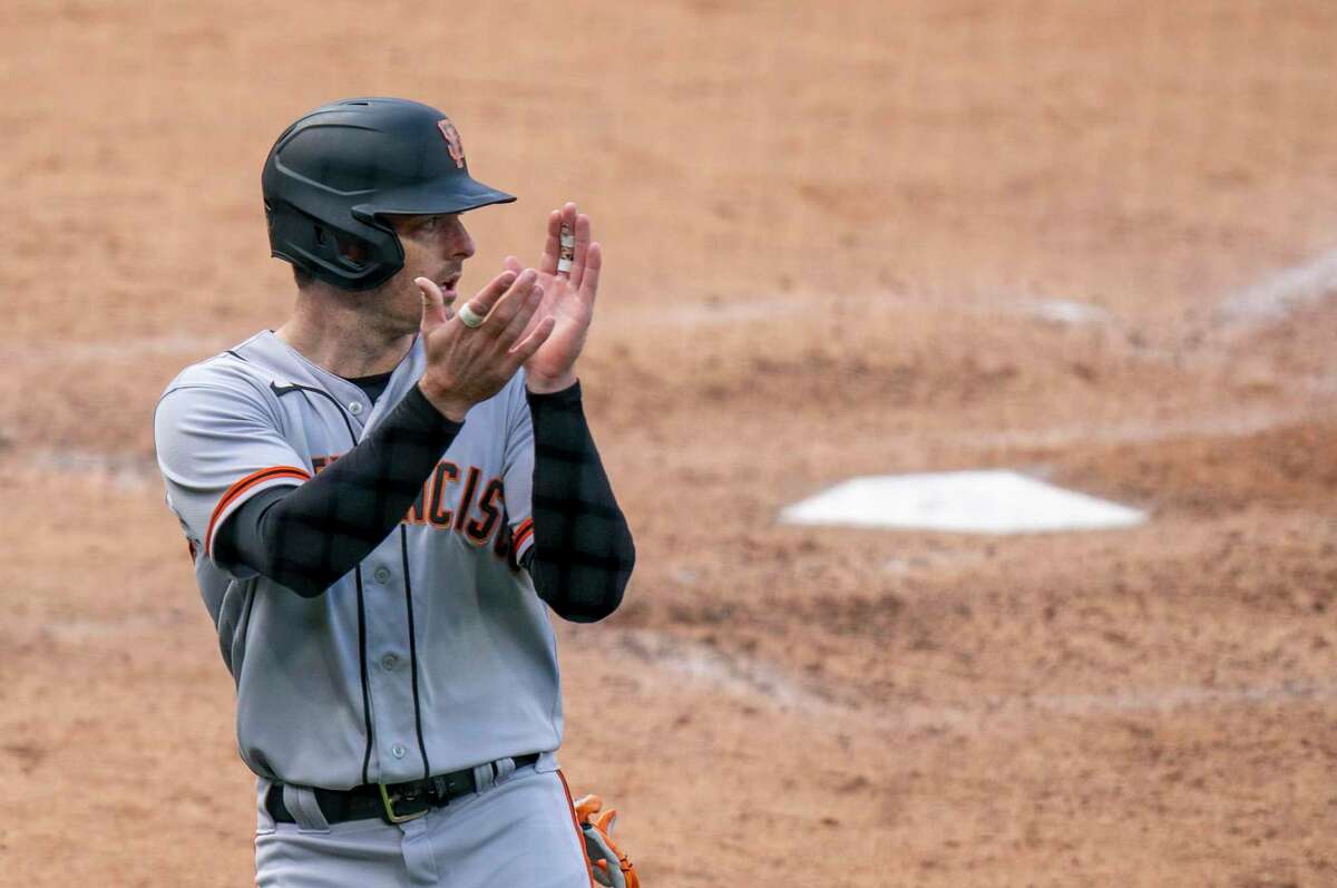 Giants place OF Mike Yastrzemski on injured list with strained left