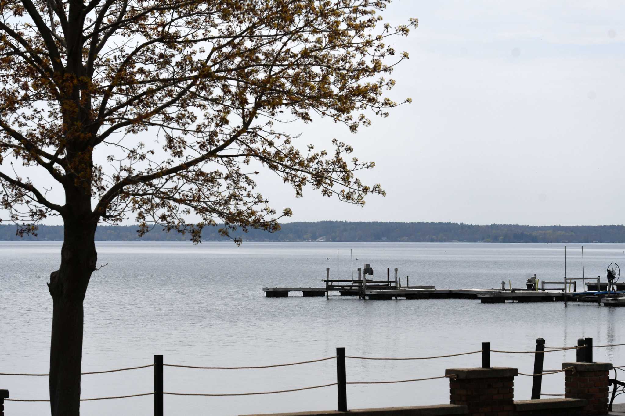 Man, 20, dies after Saratoga Lake boating accident