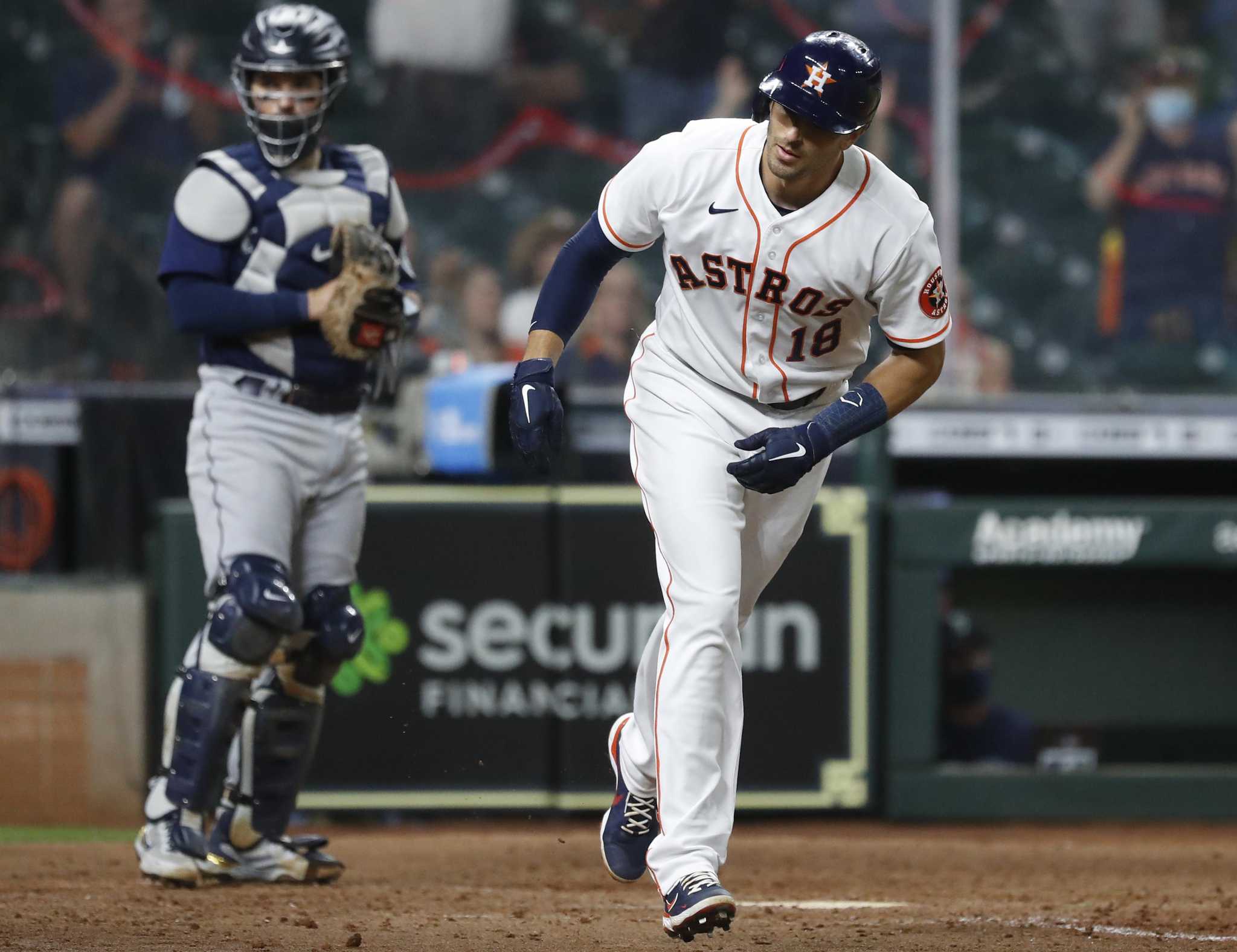 Castro's walk helps Astros rally in 8th to beat M's 7-5