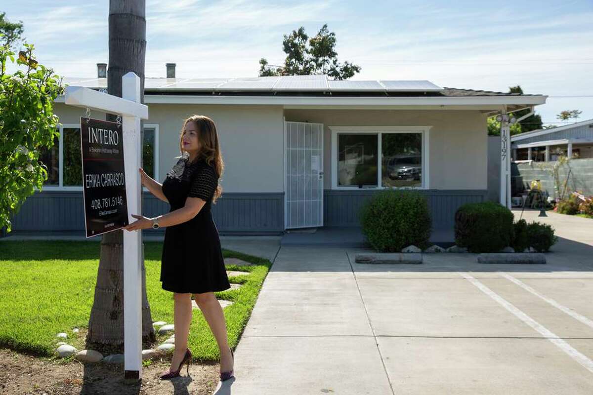 房地产经纪人埃里卡·卡拉斯科(Erika Carrasco)正在南圣何塞出售这套房子。根据家装网站Porch的一份报告，圣何塞大都市区是旧金山湾区两个单身女性在购房市场上超过单身男性的市场之一。登录必赢亚洲