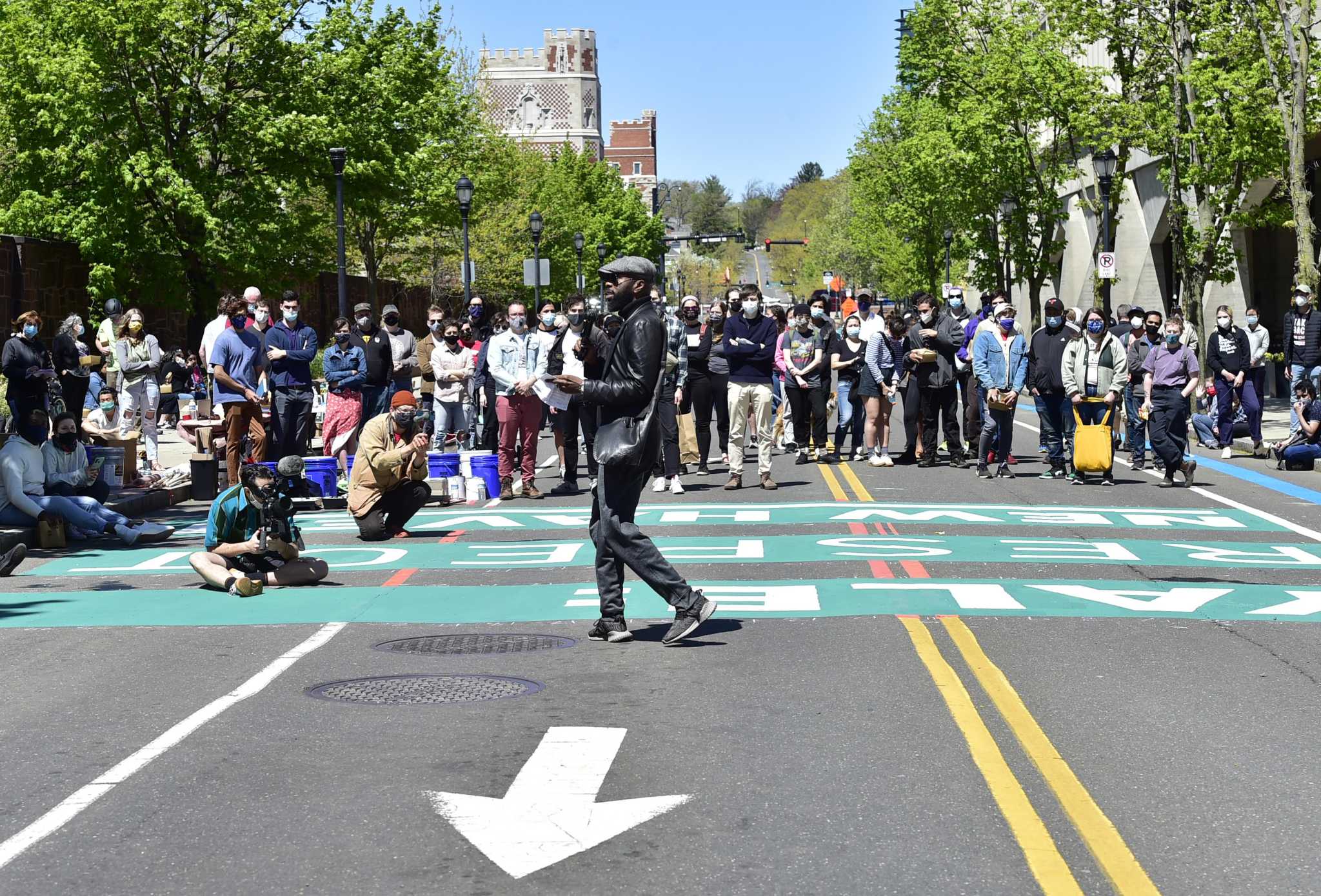 Hundreds protest over Yale contract talks - Vimarsana News