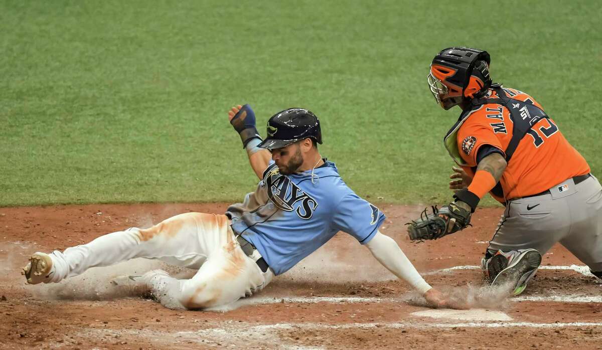 Kevin Kiermaier takes fly ball from Randy Arozarena