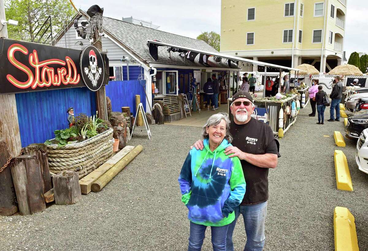 Stowe’s Seafood in West Haven reopens after facelift and customers
