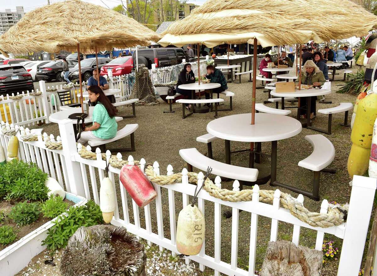 Stowe’s Seafood in West Haven reopens after facelift and customers