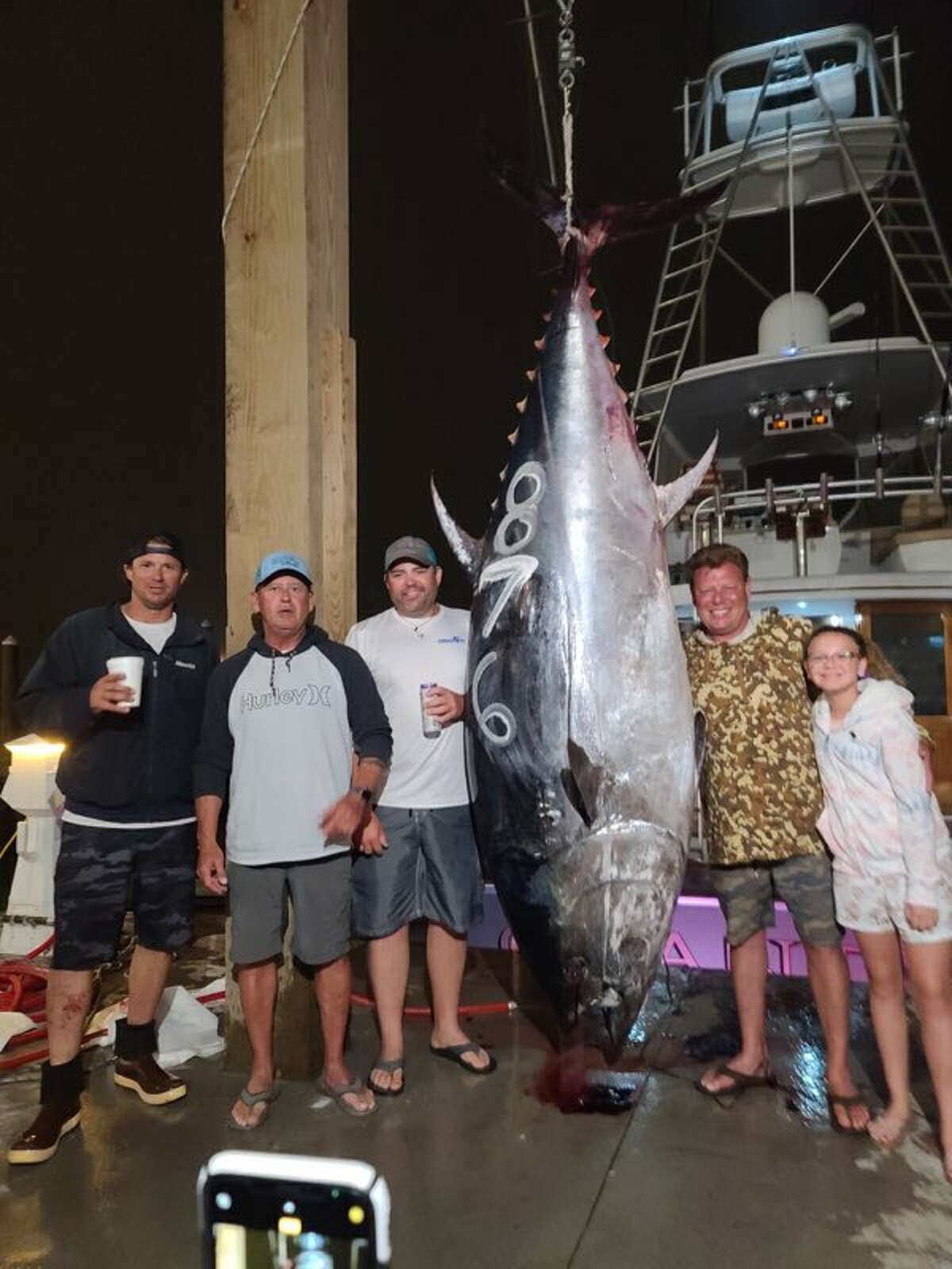 After 9hour fight, Texas fisherman catches record 876pound bluefin tuna
