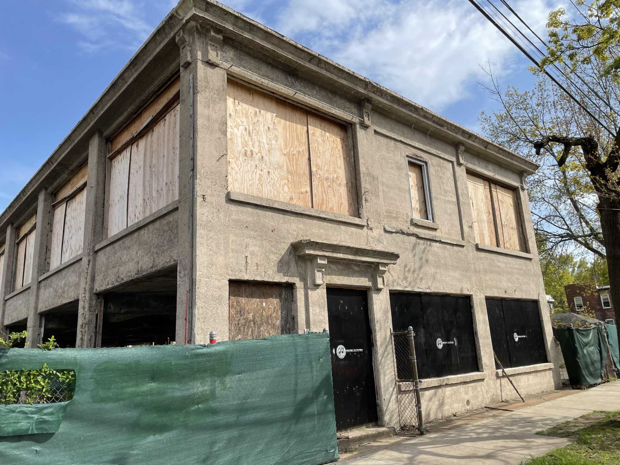 New Haven neighbors frustrated by development delay at boarded up site alder calls an 'eyesore' - Vimarsana News