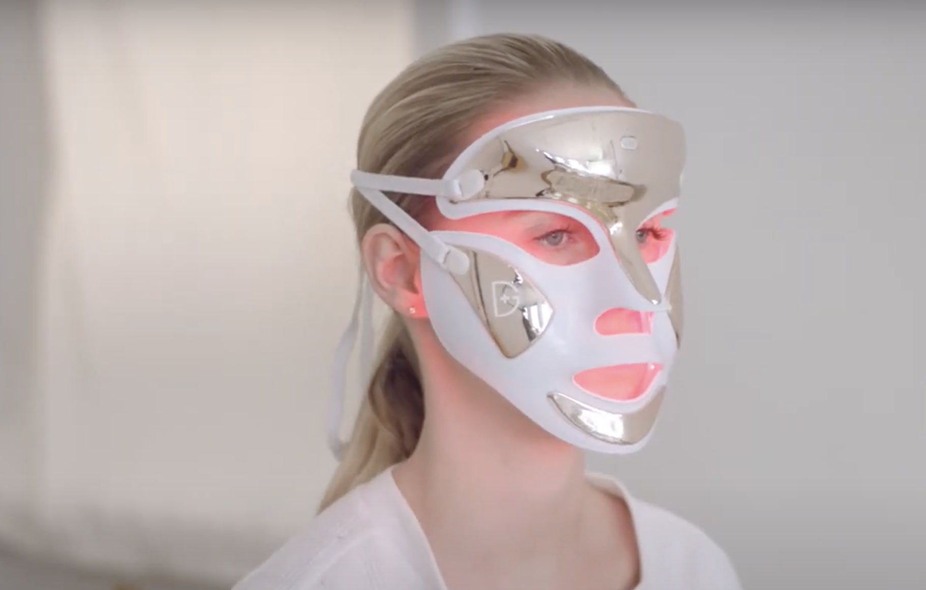 Is red light therapy an anti-aging and hair regrowth miracle? - Vimarsana News