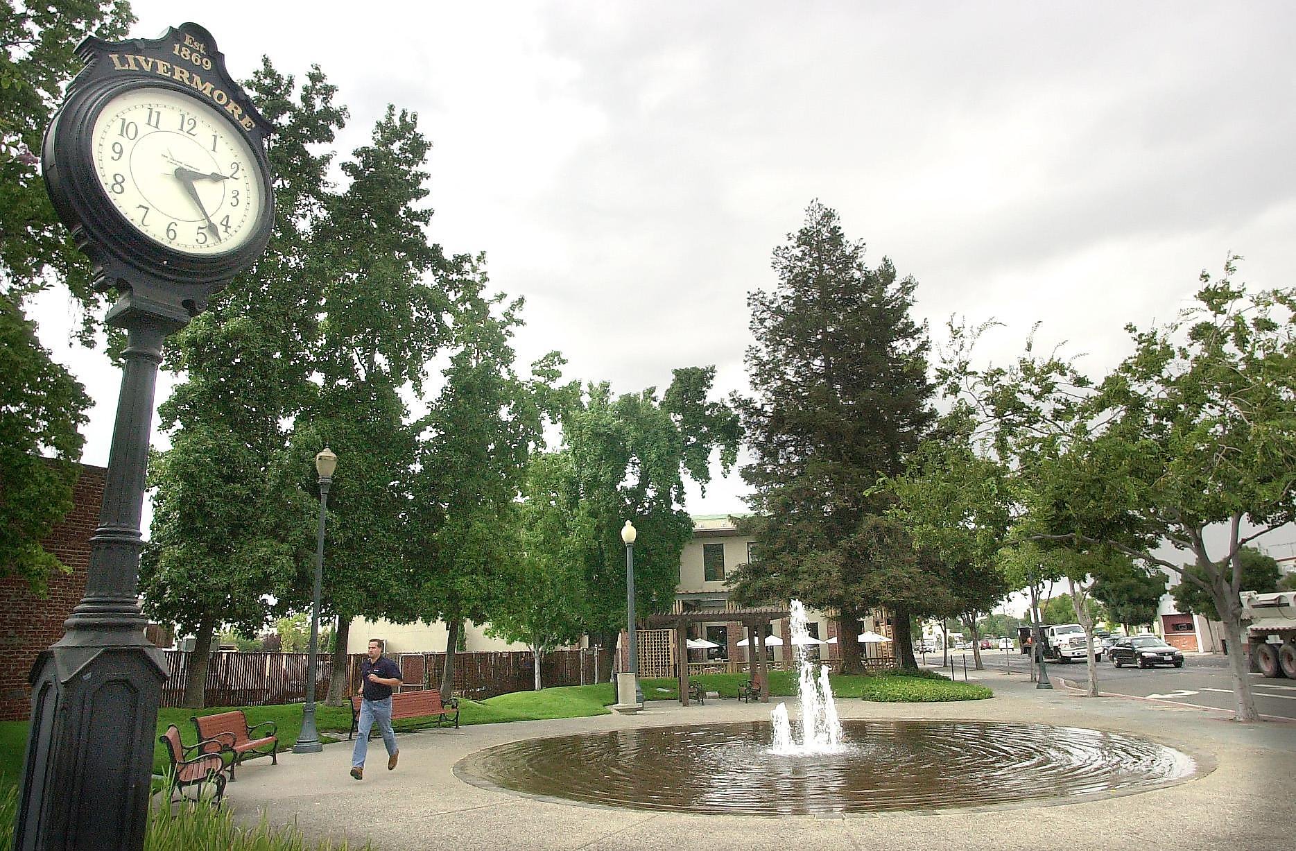 East Bay official apologizes for 'ghetto' remarks about affordable housing. Will city oust him? - Vimarsana News
