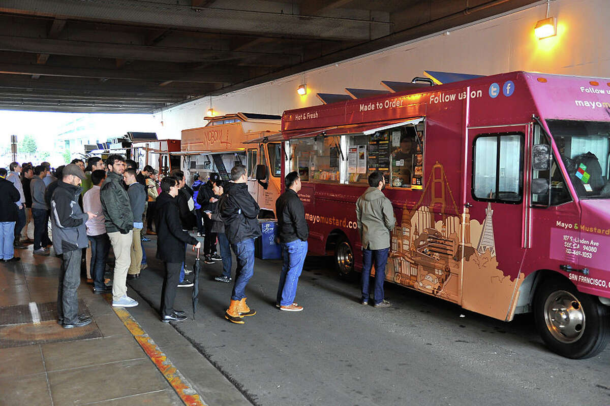 Atmosphère Générale Des Camions De Nourriture À L'Événement American Express Avec Off The Grid Le 11 Mars 2016 À San Francisco, Californie. 