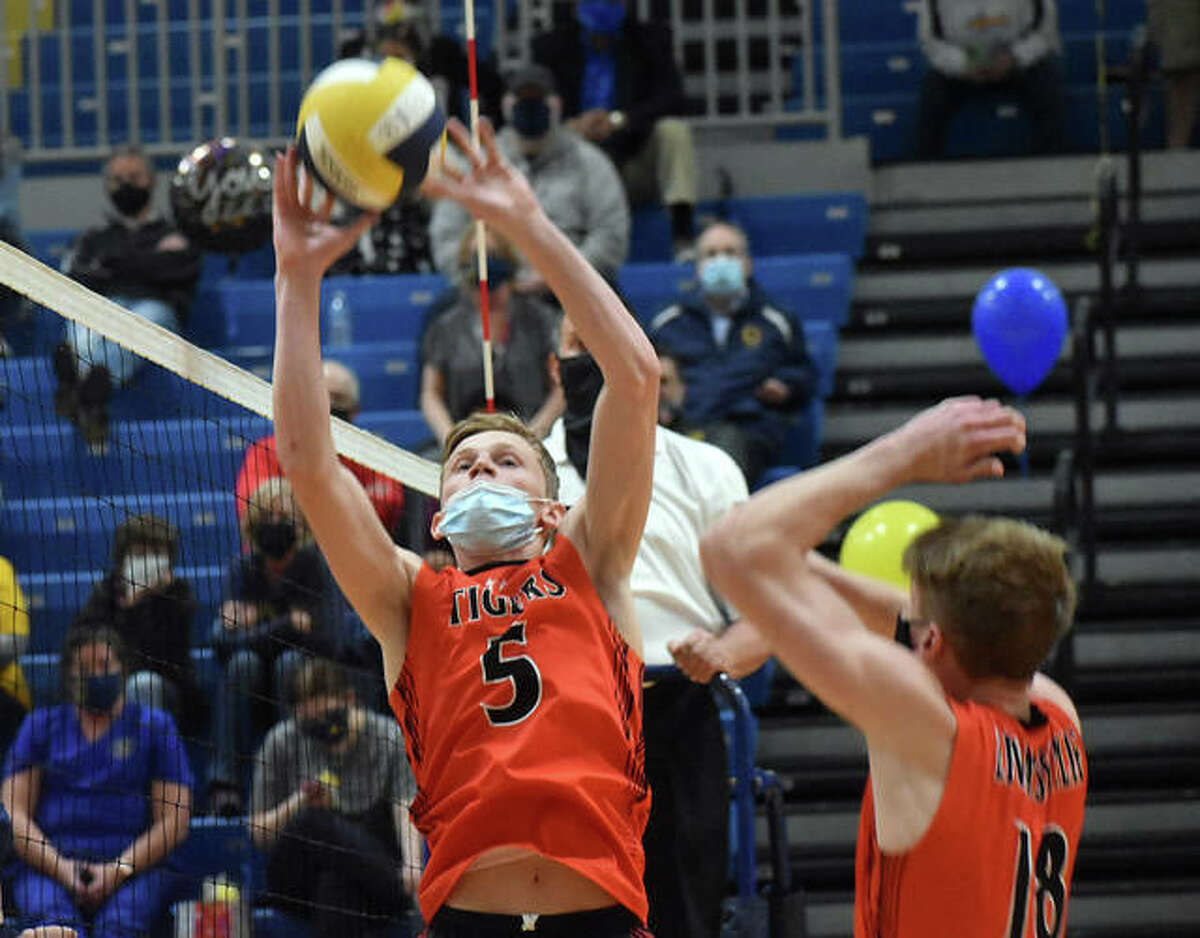 Edwardsville’s Preston Weaver sets a pass for a teammate during the second game against O’Fallon on Monday in O’Fallon.