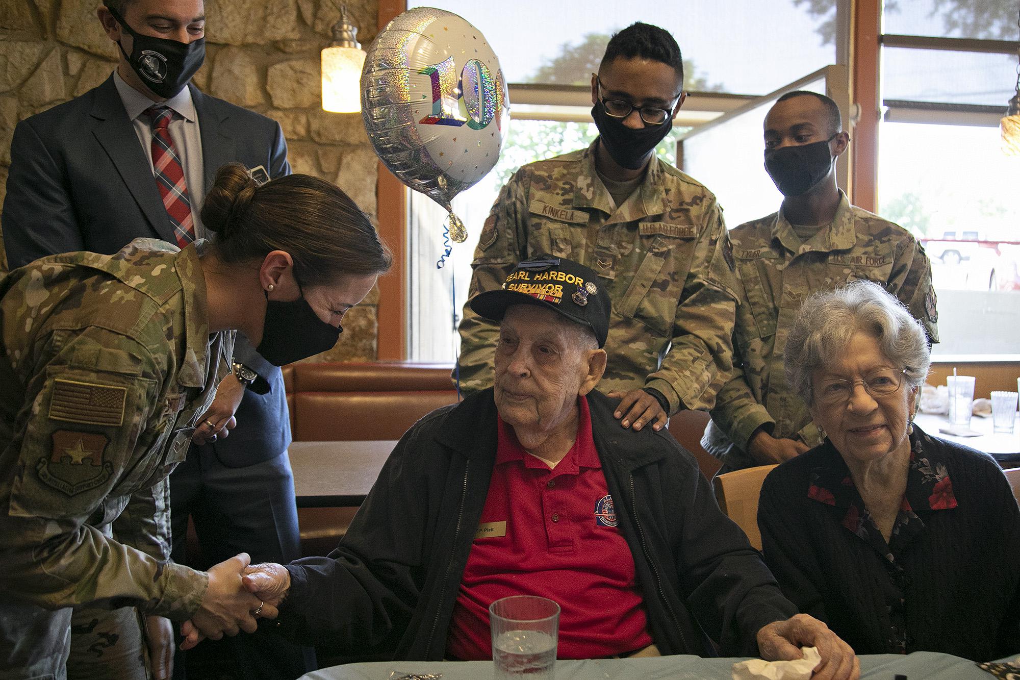 Pearl Harbor survivor celebrates 100th birthday at a San Antonio restaurant - Vimarsana News