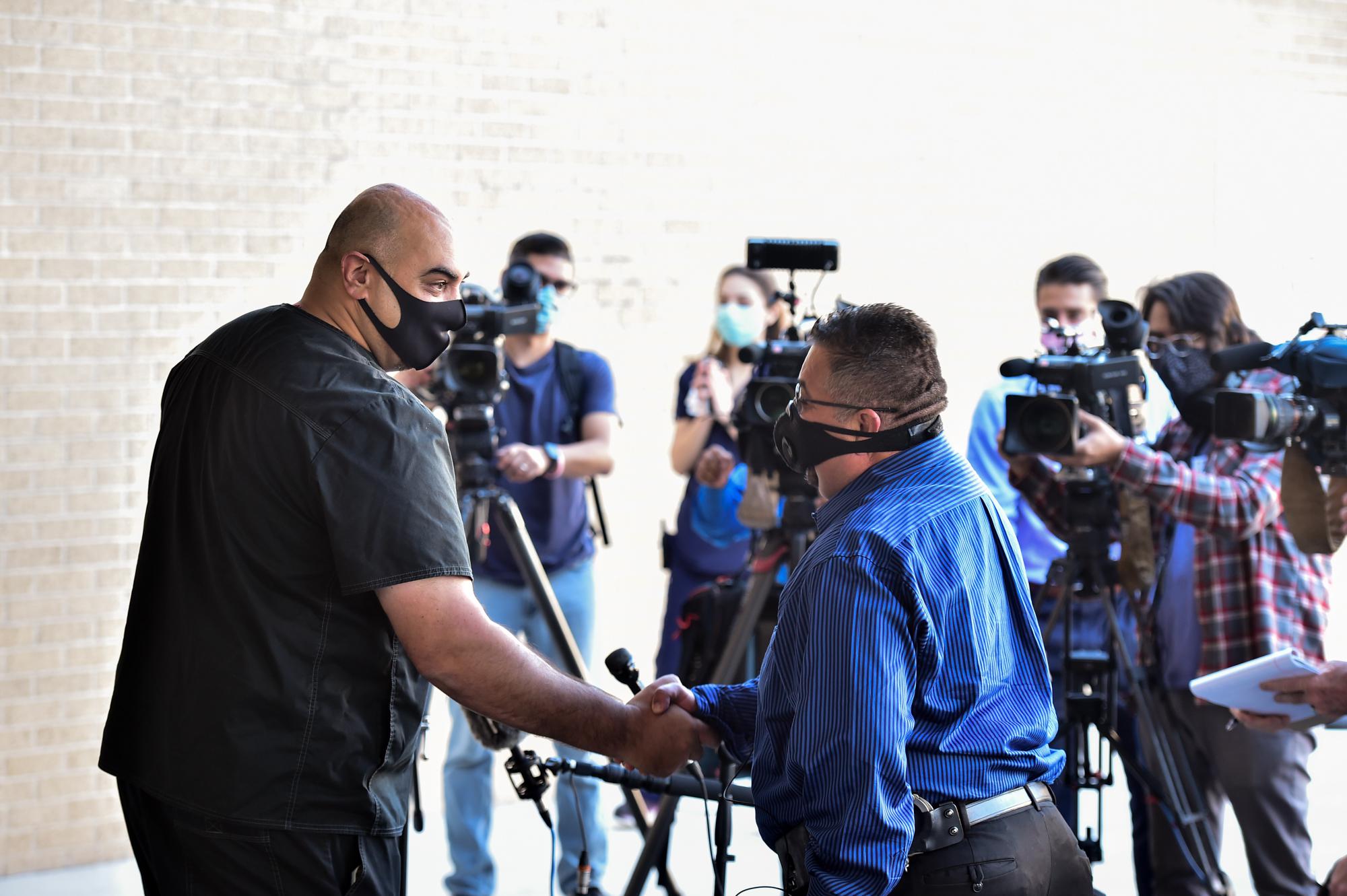 'There are not words' - Balcones Heights officer gets chance to thank medical team who helped save him - Vimarsana News