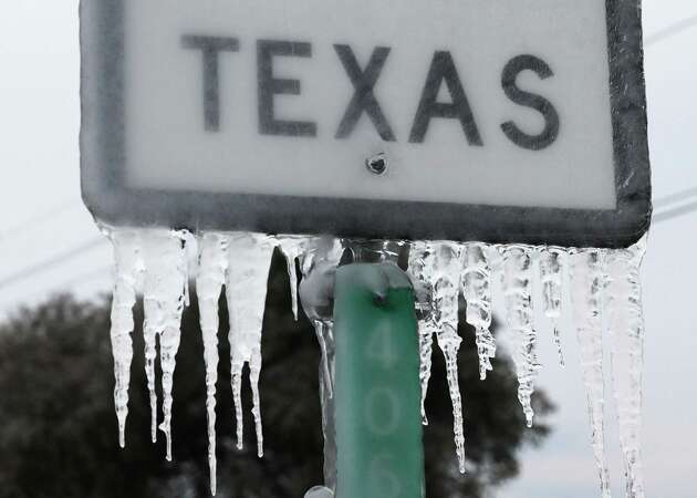 KILLEEN, TEXAS - FEBRUARY 18: Icicles hang off the State Highway 195 sign on February 18, 2021 in Killeen, Texas. Winter storm Uri has brought historic cold weather and power outages to Texas as storms have swept across 26 states with a mix of freezing temperatures and precipitation. (Photo by Joe Raedle/Getty Images)