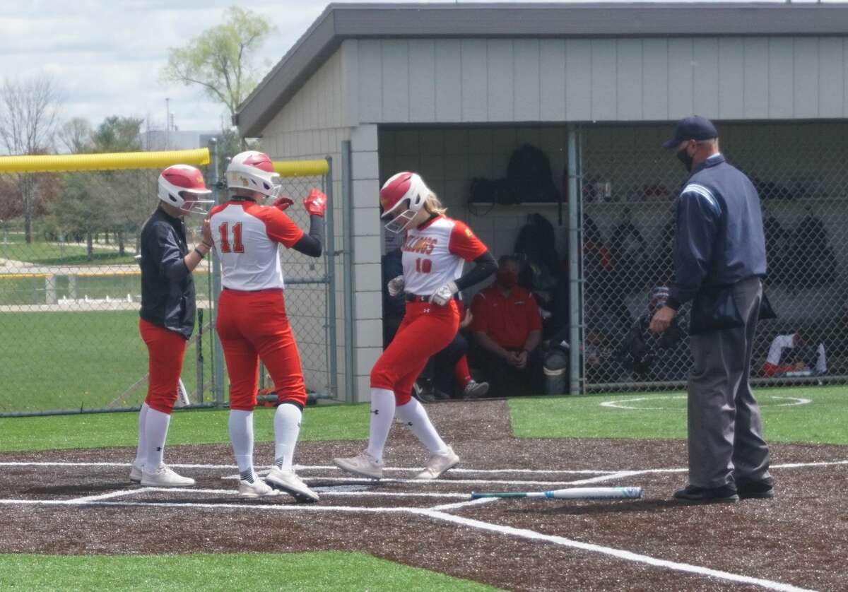 Ferris State's softball team split Wednesday's doubleheader season finale with Saginaw Valley State. 