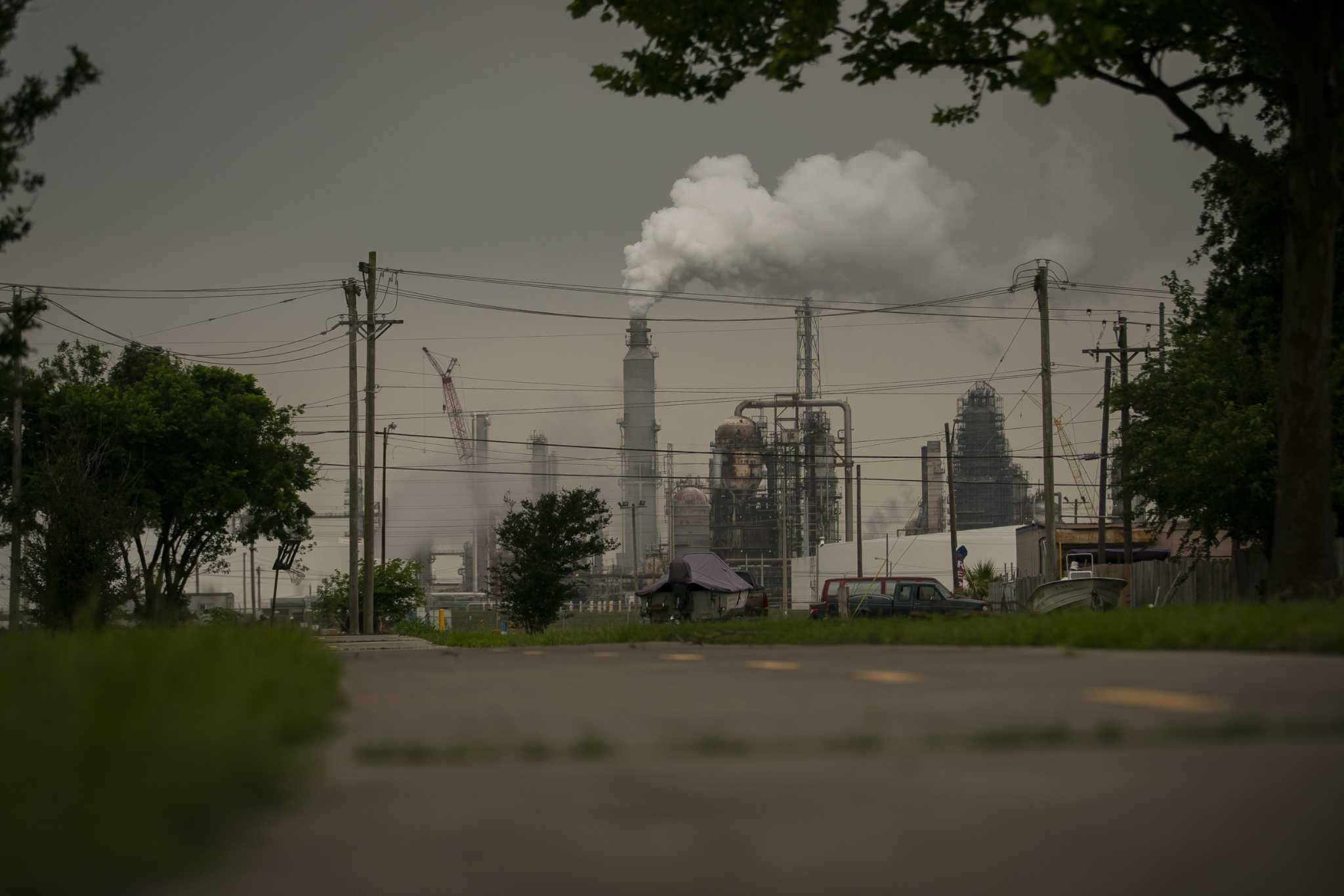 Marathon oil refinery in Texas City continues to leak crude