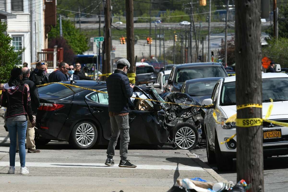 Man pinned between vehicles in chainreaction crash in Albany, police say