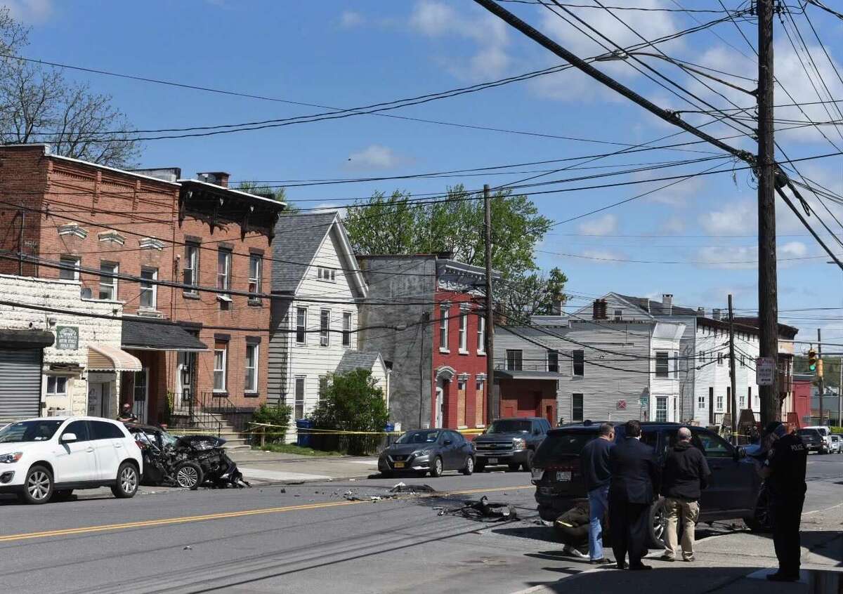 Man pinned between vehicles in chainreaction crash in Albany, police say