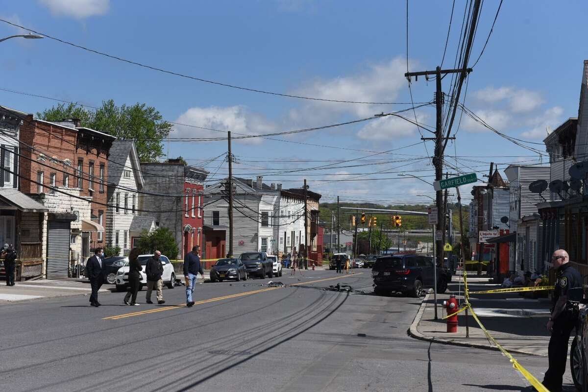Man pinned between vehicles in chainreaction crash in Albany, police say