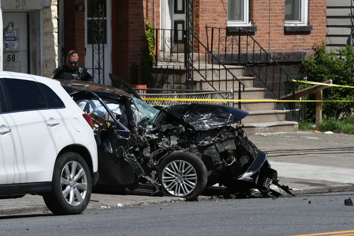 Man pinned between vehicles in chainreaction crash in Albany, police say