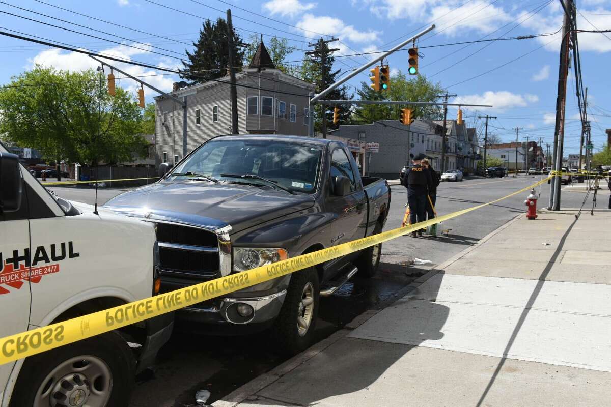 Man pinned between vehicles in chainreaction crash in Albany, police say