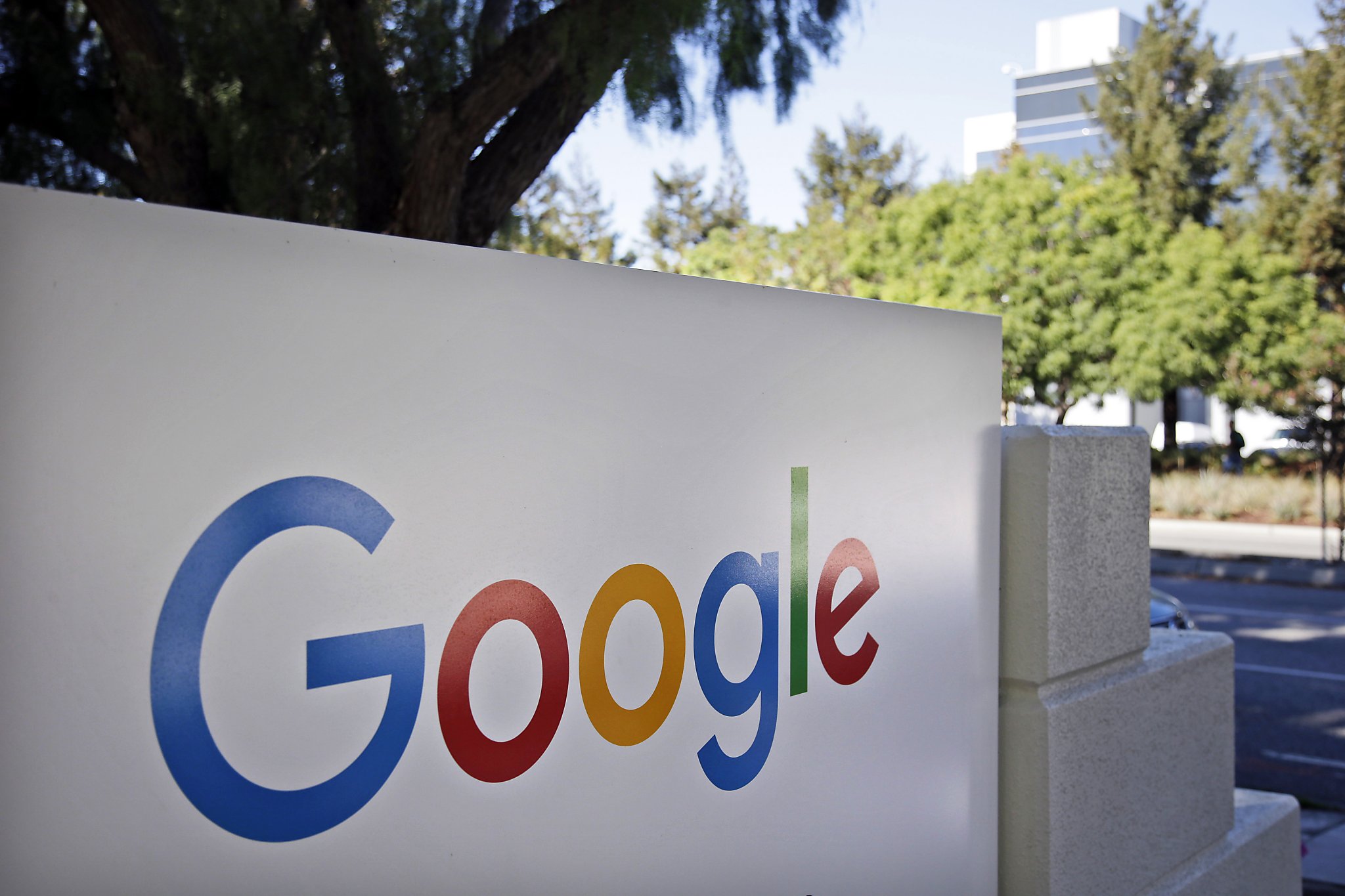Google sued for selling user data despite claims the company does not - Vimarsana News