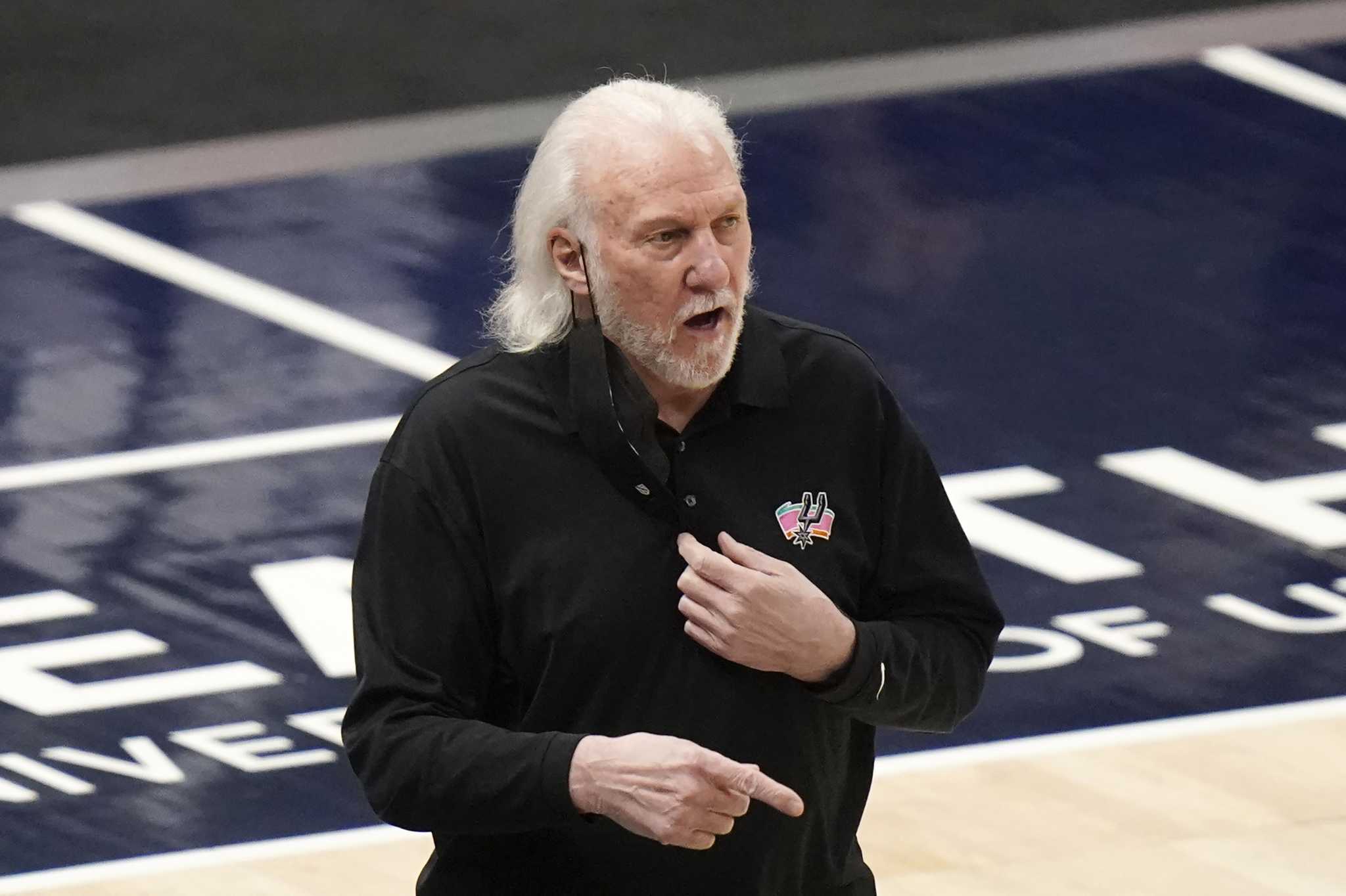 Popovich sends signals he'll continue as Spurs coach