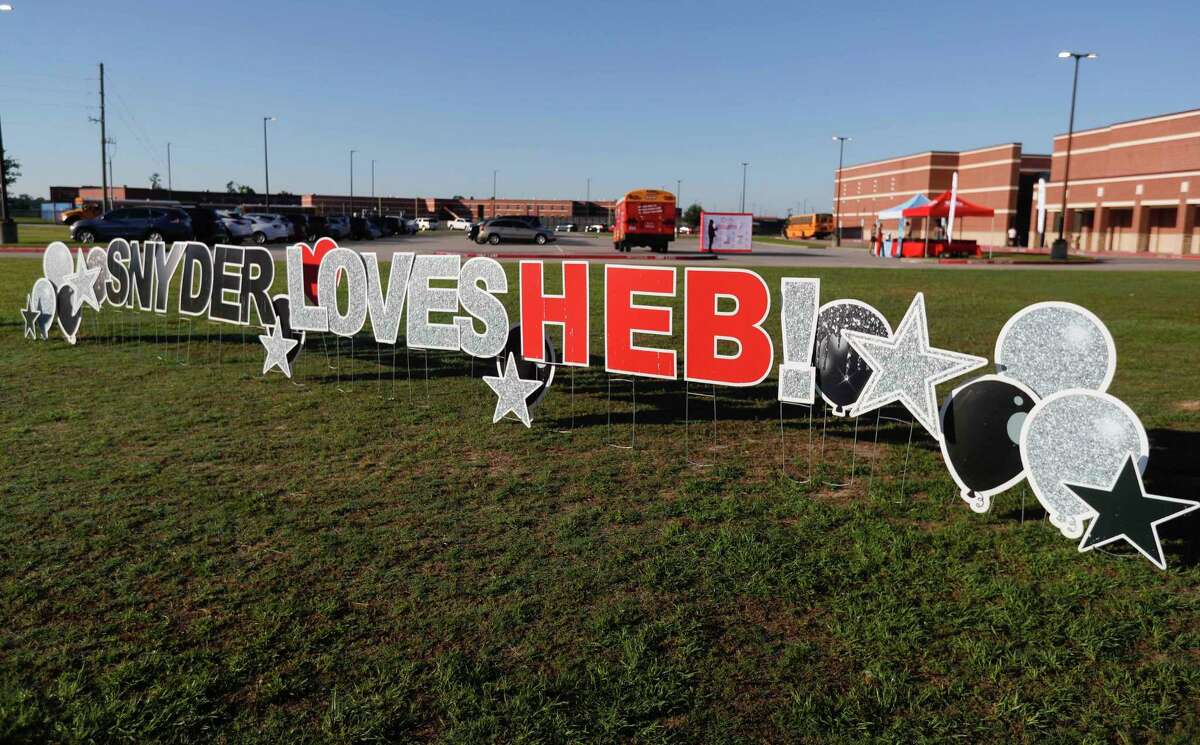 Employees and staff with H-E-B handed out gift bags and lunch to teachers at Snyder Elementary School, Thursday, May 6, 2021, in Spring. The stop was part of the organization’s Texas Loves Teacher Tour to give educators gifts of appreciation at 50 schools across the state.