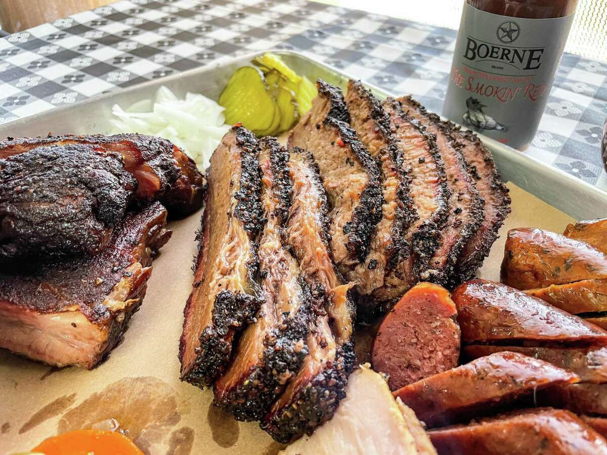 Brett’s BBQ Shop in Katy returns to the 'Cheers' experience