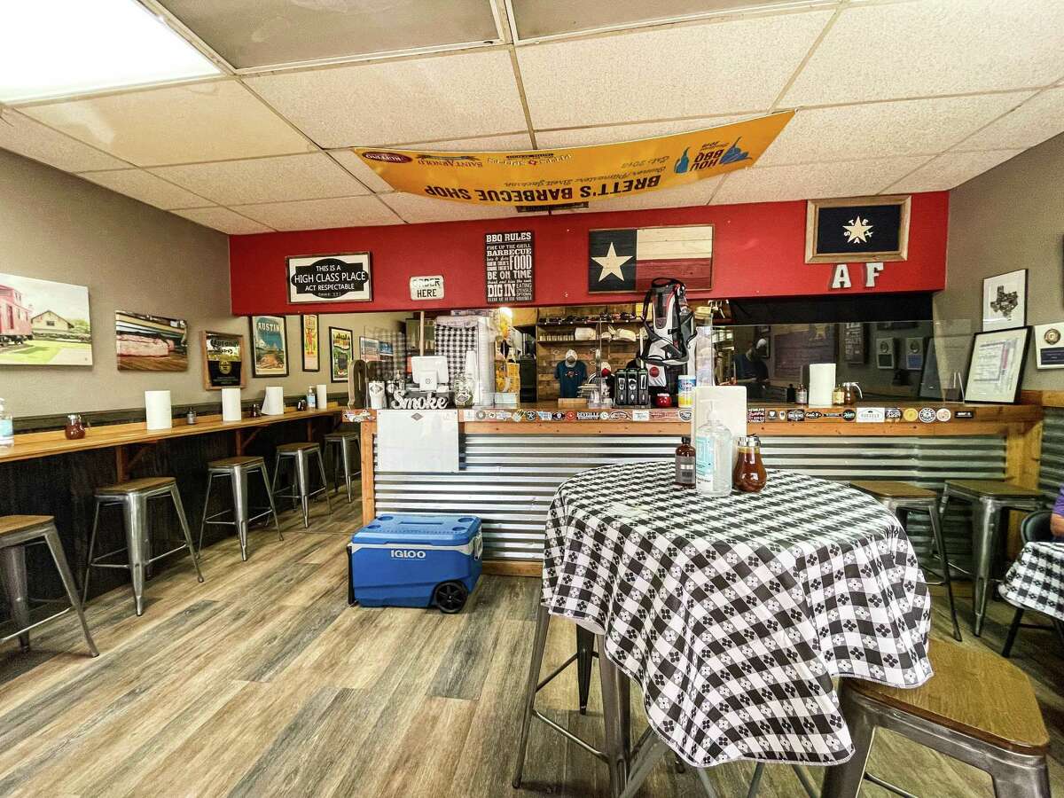 Brett’s BBQ Shop in Katy returns to the 'Cheers' experience