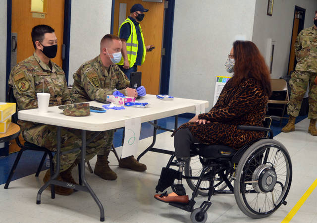 Duckworth promotes vaccine at Edwardsville American Legion