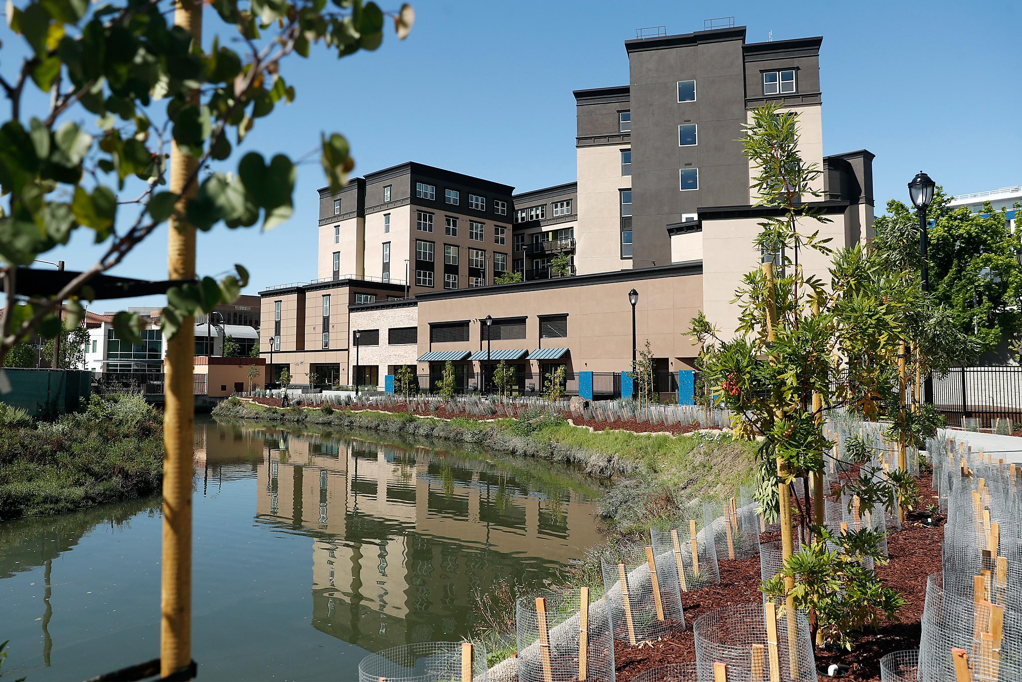 Redwood City is exceeding its new housing goals. What is it doing that other Bay Area cities are not? - Vimarsana News