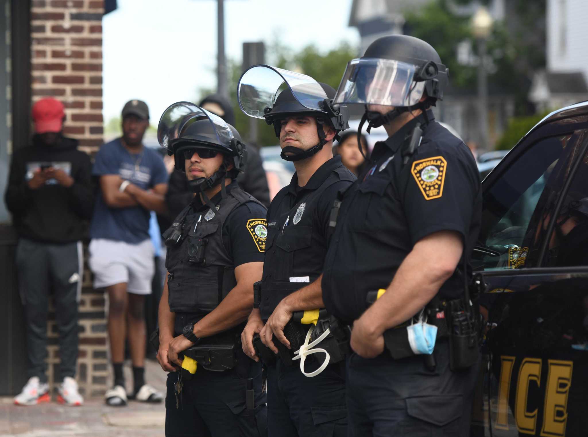 Analysis: Months after becoming eligible, hundreds of CT cops are not  vaccinated