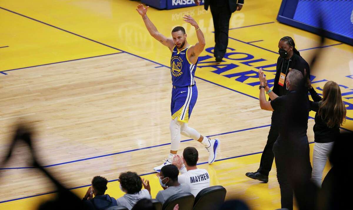 Golden State Warriors guard Stephen Curry (30) pumps up the crowd after making a reverse layup against the Oklahoma City Thunder in the final seconds of the first quarter in an NBA game at Chase Center, Saturday, May 8, 2021, in San Francisco, Calif.